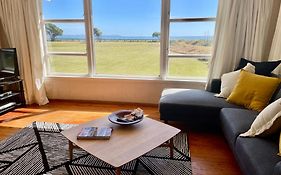 Epic Beachfront Bure - Taipa